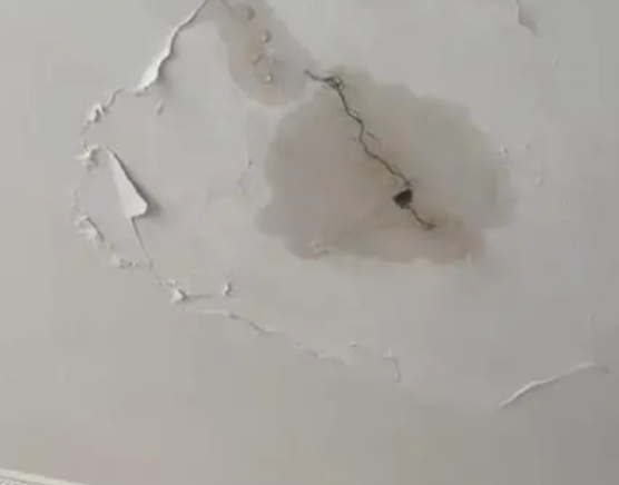 万年阳台漏水维修公司分享下屋面防水工程质量问题原因分析